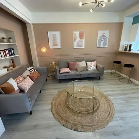 Spacieux A Deux Pas Du Centre Appartement