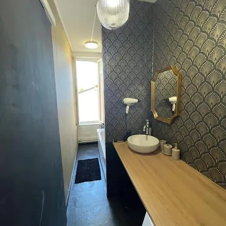 Spacieux A Deux Pas Du Centre *