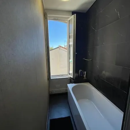Spacieux A Deux Pas Du Centre Apartment