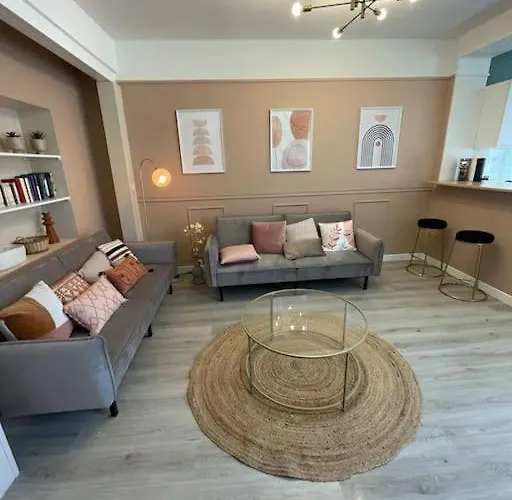 Spacieux A Deux Pas Du Centre דירה