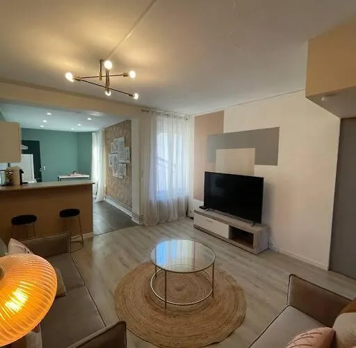 Spacieux A Deux Pas Du Centre דירה